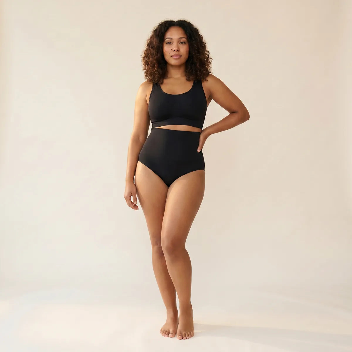 Culotte gainante taille haute noir - face